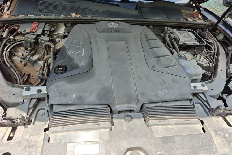 Used Volkswagen Touareg 2021 2.0 TSI Ruiyi Edition Engine Bay