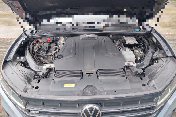 Used Volkswagen Touareg 2021 2.0 TSI Ruiyi Edition Engine Bay