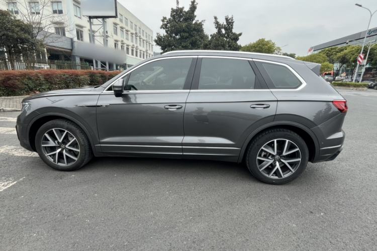 Used Volkswagen Touareg 2021 3.0 TSI Prestige Edition Classic Sport Package Exterior 2