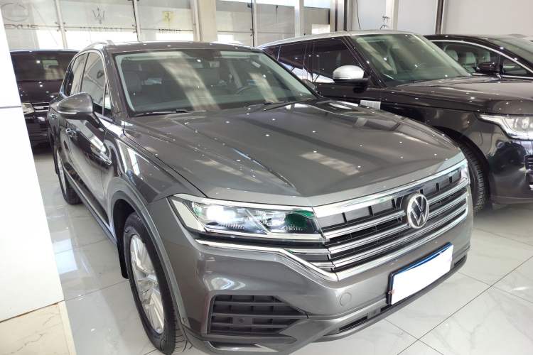 Used Volkswagen Touareg 2021 2.0 TSI Flagship Special Edition Front Right 45 Deg