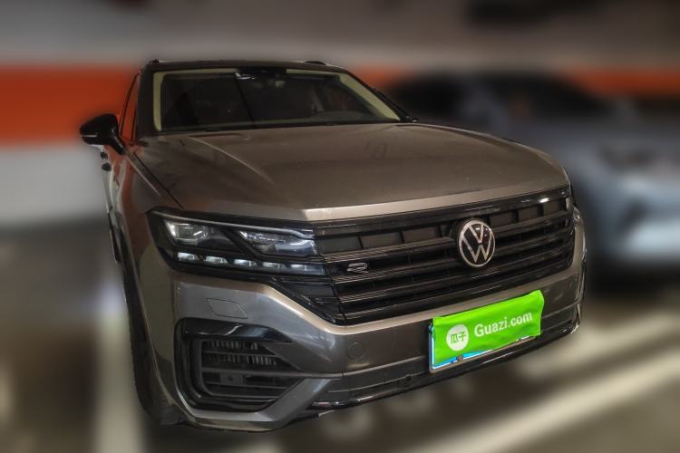 Used Volkswagen Touareg 2021 3.0 TSI Luxury Edition Black Diamond Sport Package Front Right 45 Deg