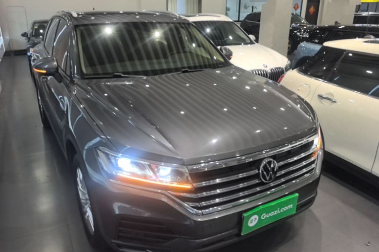 Used Volkswagen Touareg 2021 2.0 TSI Flagship Special Edition Front Right 45 Deg