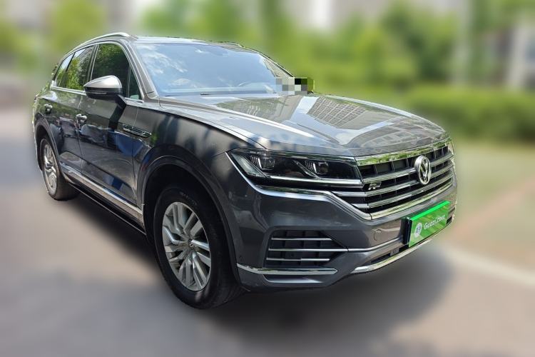 Used Volkswagen Touareg 2021 2.0 TSI Ruiyi Edition Front Right 45 Deg