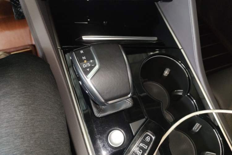 Used Volkswagen Touareg 2021 2.0 TSI Ruiyi Edition Gear Lever