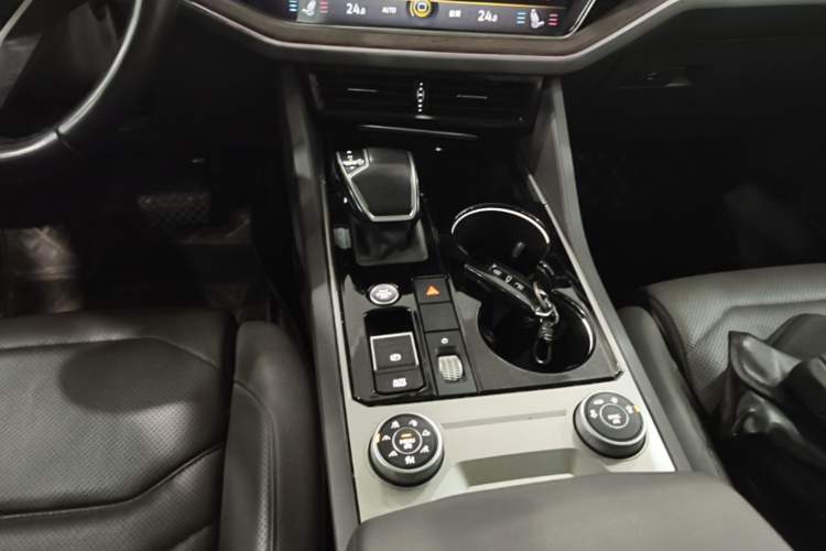 Used Volkswagen Touareg 2021 2.0 TSI Ruiyi Edition Gear Lever