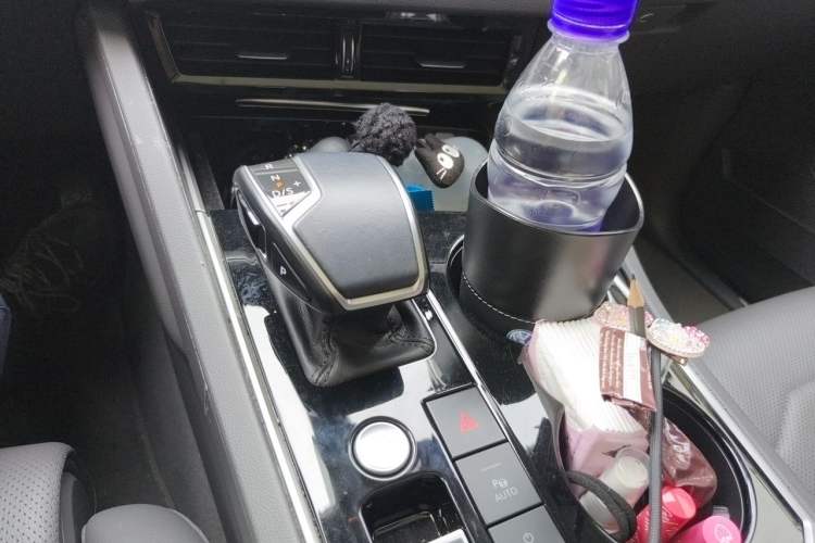 Used Volkswagen Touareg 2021 3.0 TSI Luxury Edition Black Diamond Sport Package Gear Lever