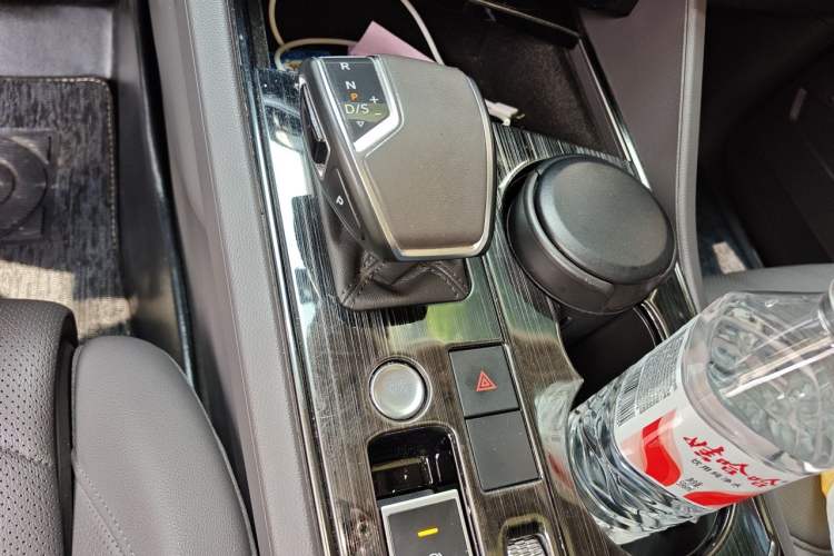 Used Volkswagen Touareg 2021 2.0 TSI Ruiyi Edition Gear Lever
