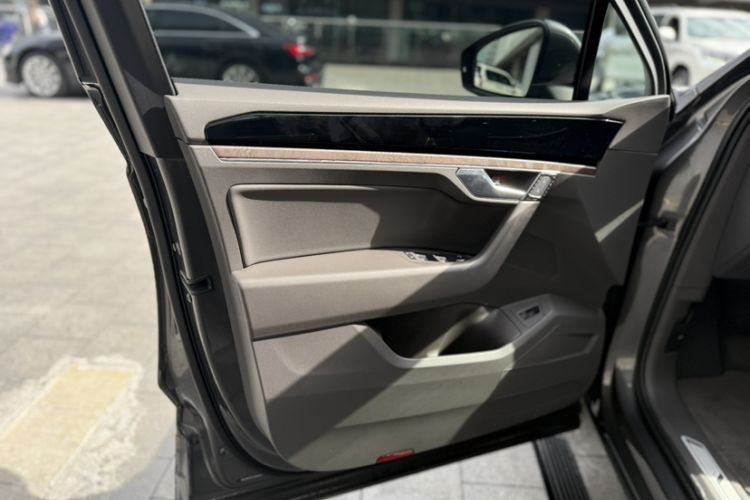 Used Volkswagen Touareg 2021 2.0 TSI RuiShang Edition Interior 10