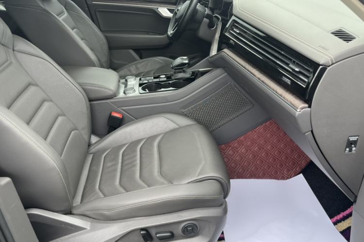 Used Volkswagen Touareg 2021 3.0 TSI Prestige Edition Classic Sport Package Interior 3