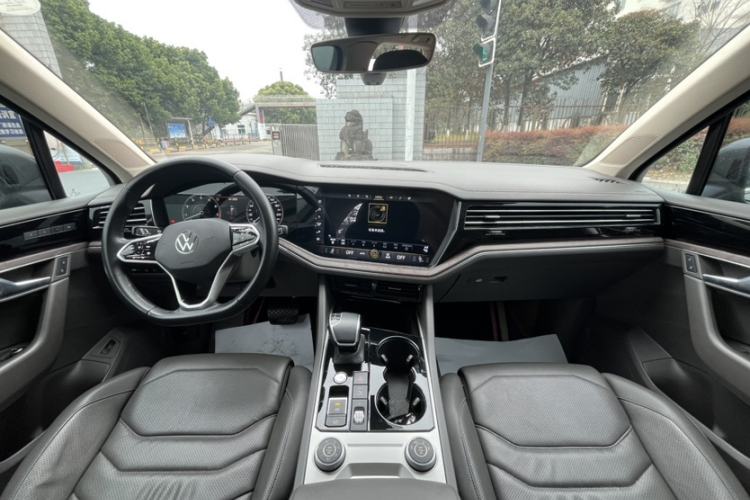 Used Volkswagen Touareg 2021 3.0 TSI Prestige Edition Classic Sport Package Interior 5
