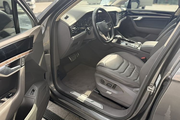 Used Volkswagen Touareg 2021 2.0 TSI RuiShang Edition Interior 6