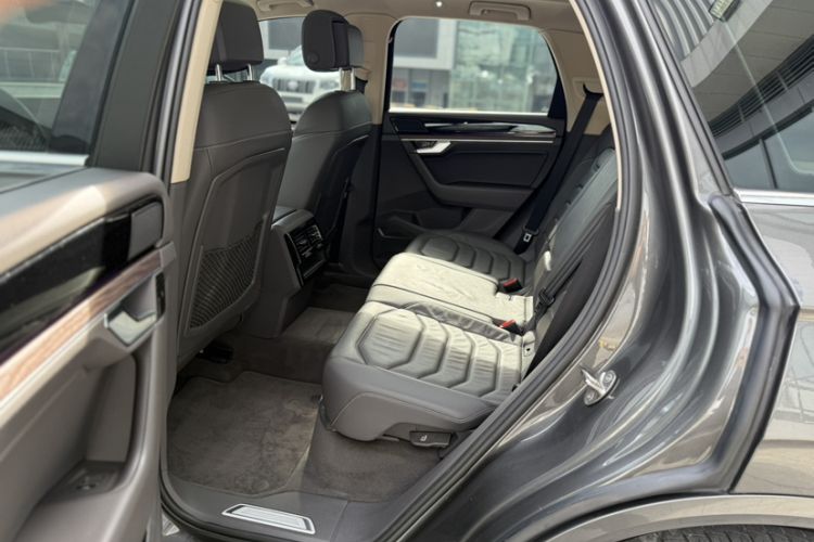 Used Volkswagen Touareg 2021 2.0 TSI RuiShang Edition Interior 8