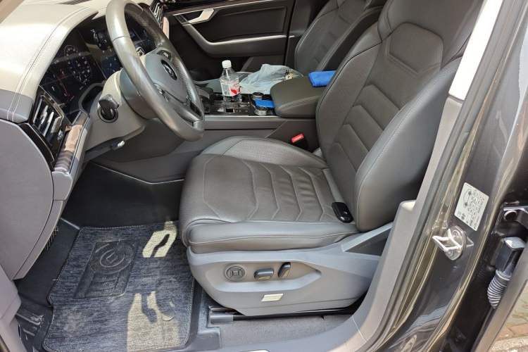 Used Volkswagen Touareg 2021 2.0 TSI Ruiyi Edition Left Front Seat