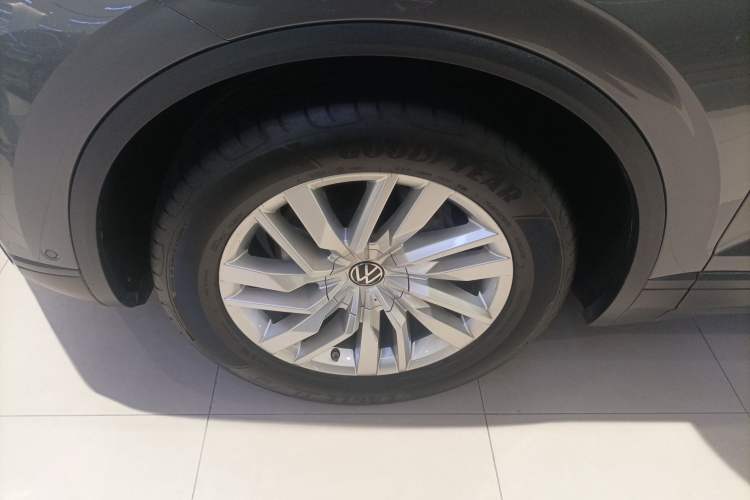 Used Volkswagen Touareg 2021 2.0 TSI Flagship Special Edition Left Front Wheel Hub