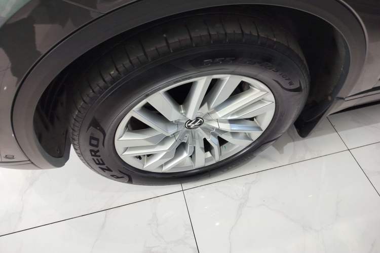 Used Volkswagen Touareg 2021 2.0 TSI Flagship Special Edition Left Front Wheel Hub