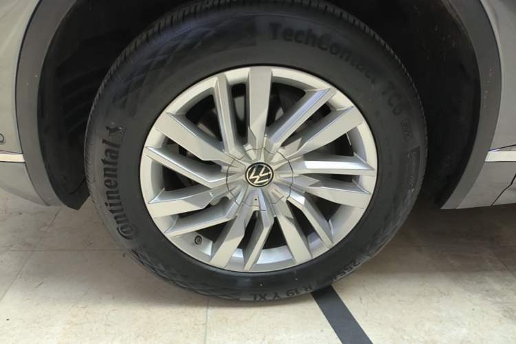 Used Volkswagen Touareg 2021 2.0 TSI Ruiyi Edition Left Front Wheel Hub