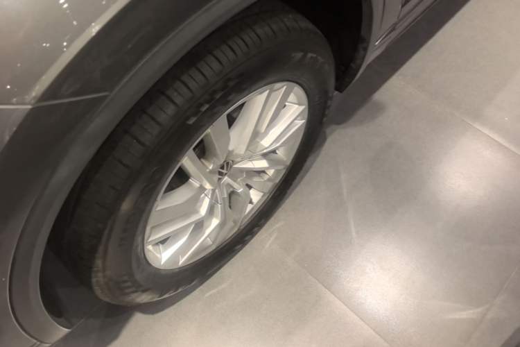 Used Volkswagen Touareg 2021 2.0 TSI Flagship Special Edition Left Front Wheel Hub