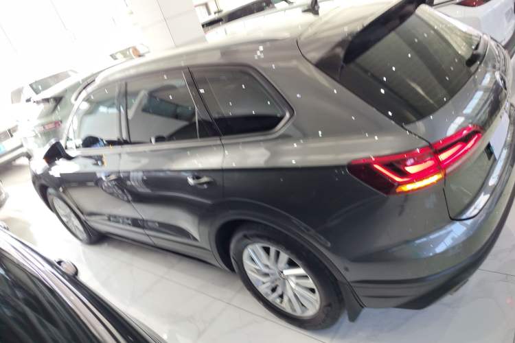 Used Volkswagen Touareg 2021 2.0 TSI Flagship Special Edition Left Side