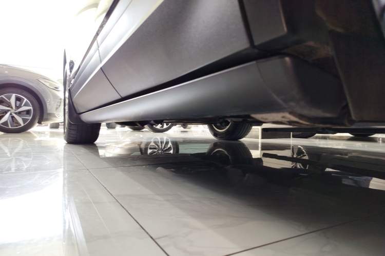 Used Volkswagen Touareg 2021 2.0 TSI Flagship Special Edition Left Side Sill