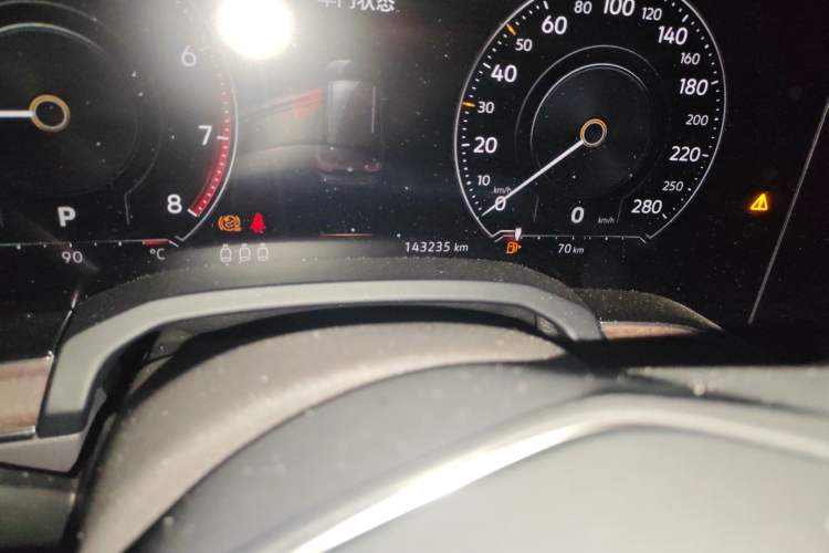 Used Volkswagen Touareg 2021 3.0 TSI Luxury Edition Black Diamond Sport Package Odometer Close Up