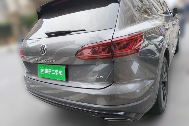 Used Volkswagen Touareg 2021 3.0 TSI Luxury Edition Black Diamond Sport Package Rear Right 45 Deg