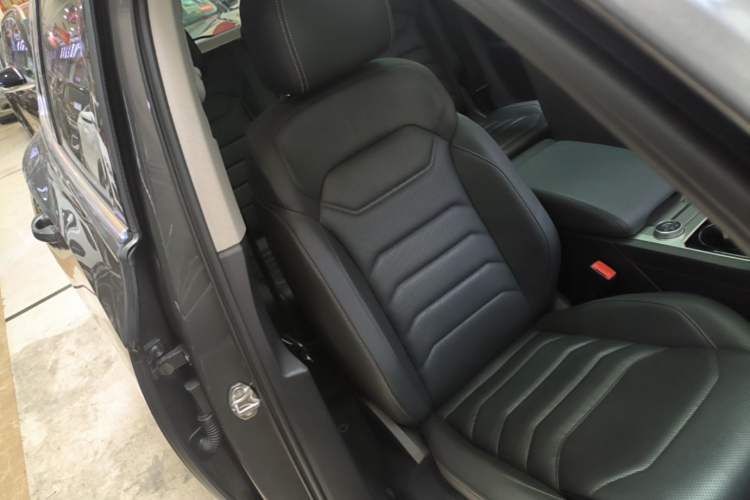 Used Volkswagen Touareg 2021 2.0 TSI Ruiyi Edition Right Front Seat