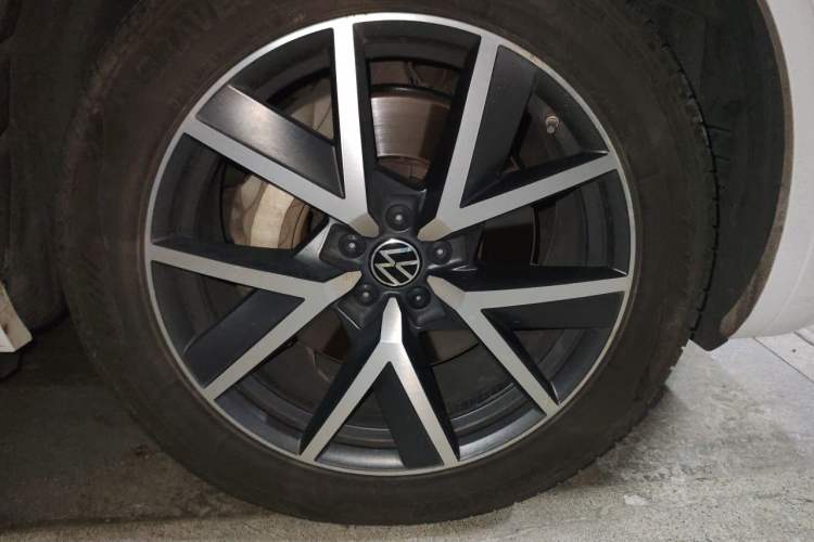 Used Volkswagen Touareg 2021 3.0 TSI Prestige Edition Classic Sport Package Right Front Wheel Hub