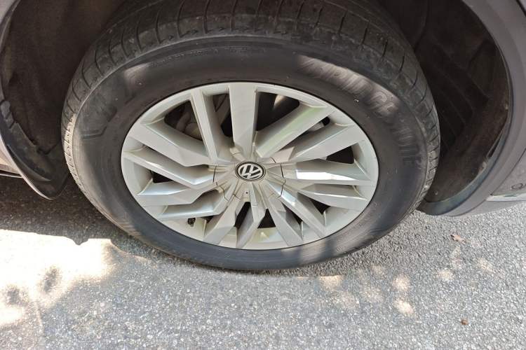 Used Volkswagen Touareg 2021 2.0 TSI Ruiyi Edition Right Front Wheel Hub