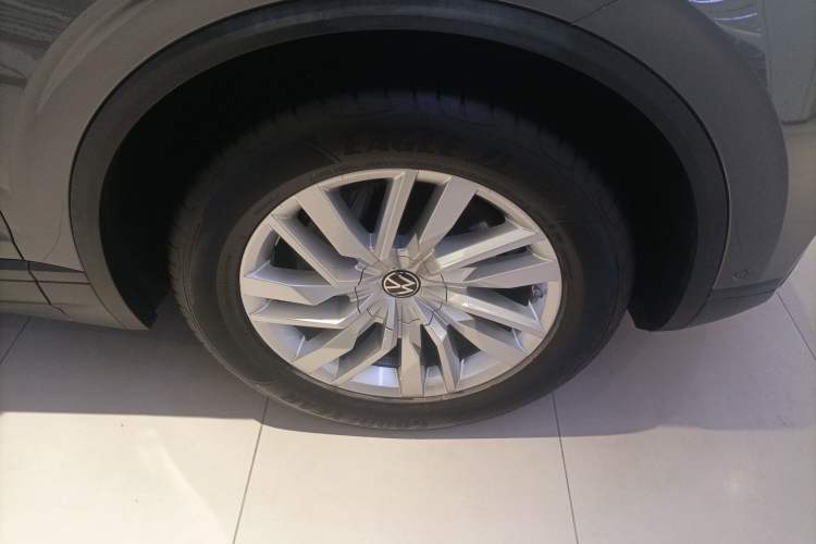 Used Volkswagen Touareg 2021 2.0 TSI Flagship Special Edition Right Rear Wheel Hub