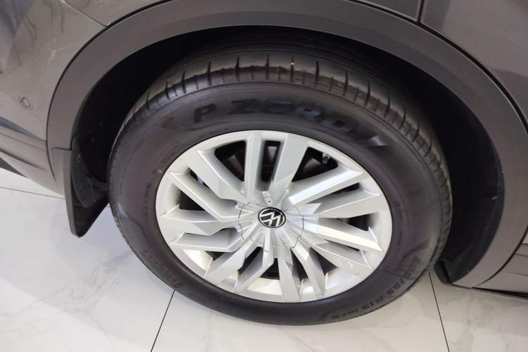 Used Volkswagen Touareg 2021 2.0 TSI Flagship Special Edition Right Rear Wheel Hub
