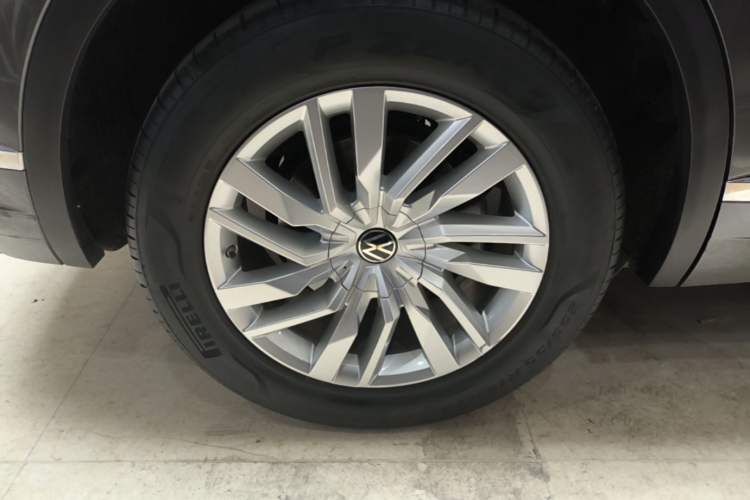 Used Volkswagen Touareg 2021 2.0 TSI Ruiyi Edition Right Rear Wheel Hub