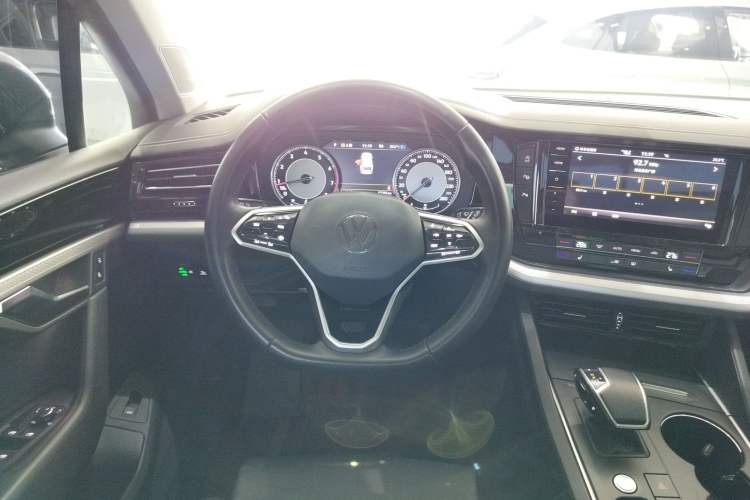 Used Volkswagen Touareg 2021 2.0 TSI Flagship Special Edition Steering Wheel