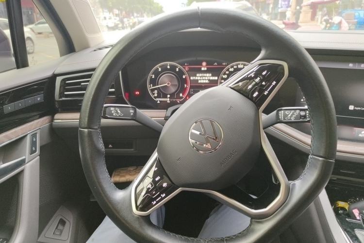 Used Volkswagen Touareg 2021 3.0 TSI Luxury Edition Black Diamond Sport Package Steering Wheel