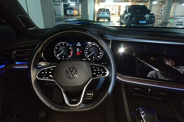 Used Volkswagen Touareg 2021 3.0 TSI Prestige Edition Steering Wheel