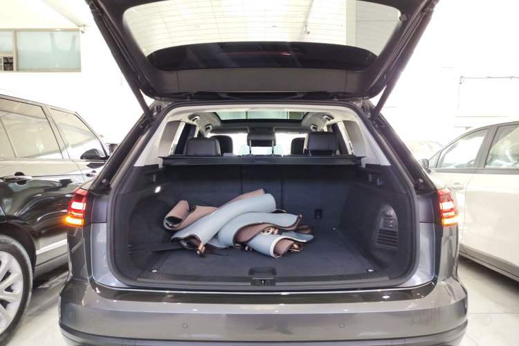 Used Volkswagen Touareg 2021 2.0 TSI Flagship Special Edition Trunk