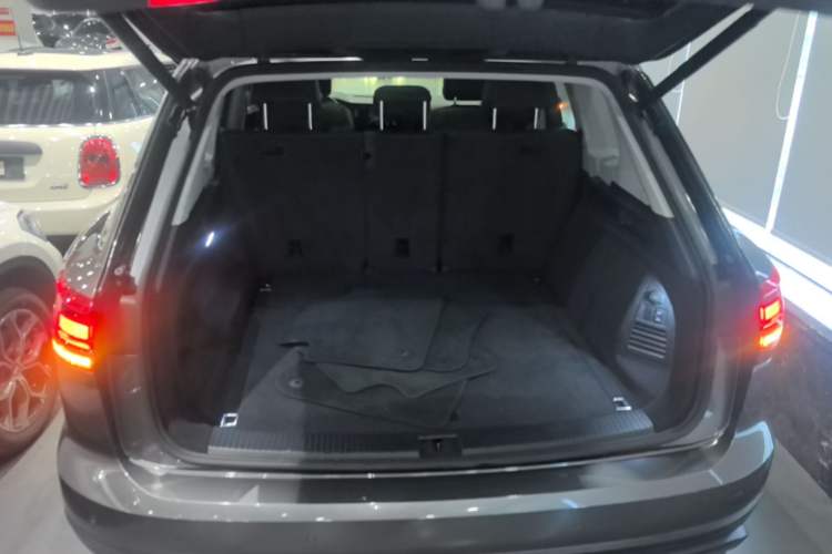 Used Volkswagen Touareg 2021 2.0 TSI Flagship Special Edition Trunk
