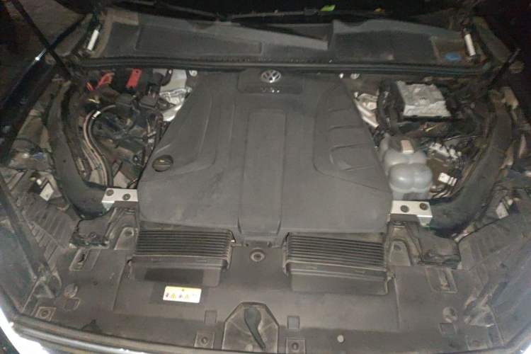 Used Volkswagen Touareg 2021 2.0 TSI RuiShang Edition Engine Bay