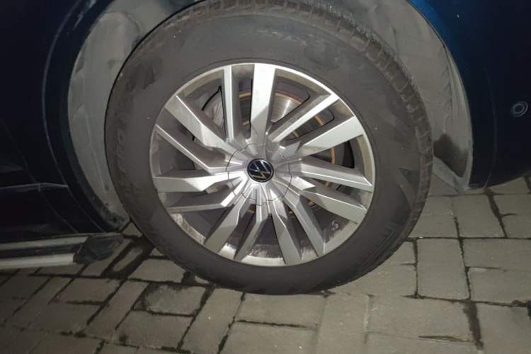 Used Volkswagen Touareg 2021 2.0 TSI RuiShang Edition Right Front Wheel Hub