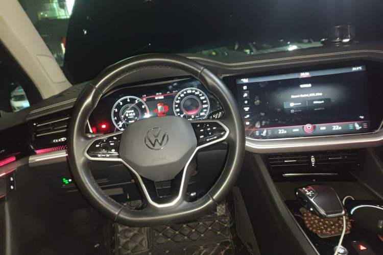 Used Volkswagen Touareg 2021 2.0 TSI RuiShang Edition Steering Wheel