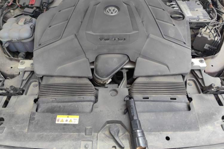 Used Volkswagen Touareg 2021 3.0 TSI Luxury Edition Black Diamond Sport Package Engine Bay