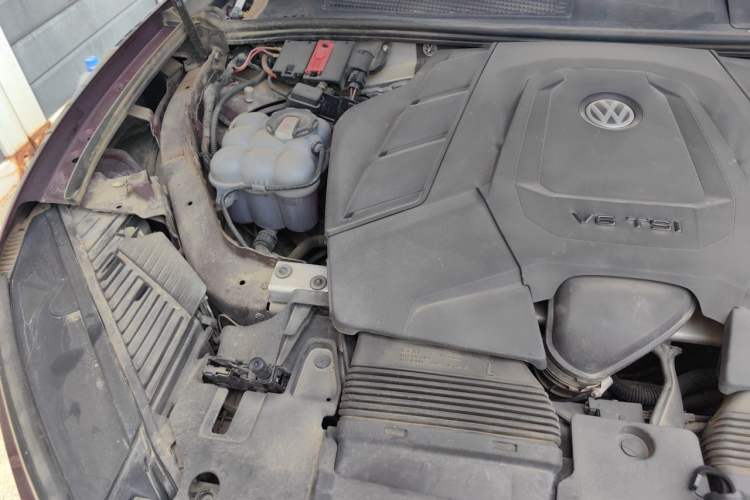 Used Volkswagen Touareg 2021 3.0 TSI Luxury Edition Black Diamond Sport Package Engine Bay Right
