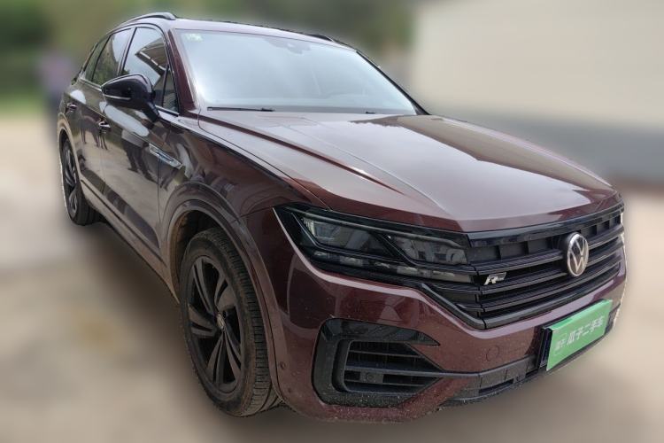 Used Volkswagen Touareg 2021 3.0 TSI Luxury Edition Black Diamond Sport Package Front Right 45 Deg