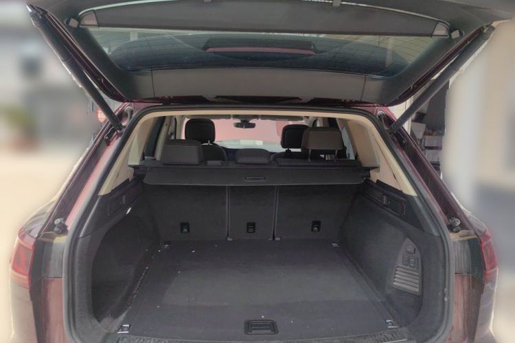 Used Volkswagen Touareg 2021 3.0 TSI Luxury Edition Black Diamond Sport Package Trunk