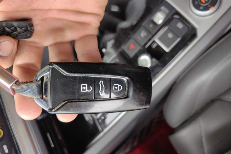 Used Volkswagen Touareg 2021 3.0 TSI Luxury Edition Black Diamond Sport Package Vehicle Key