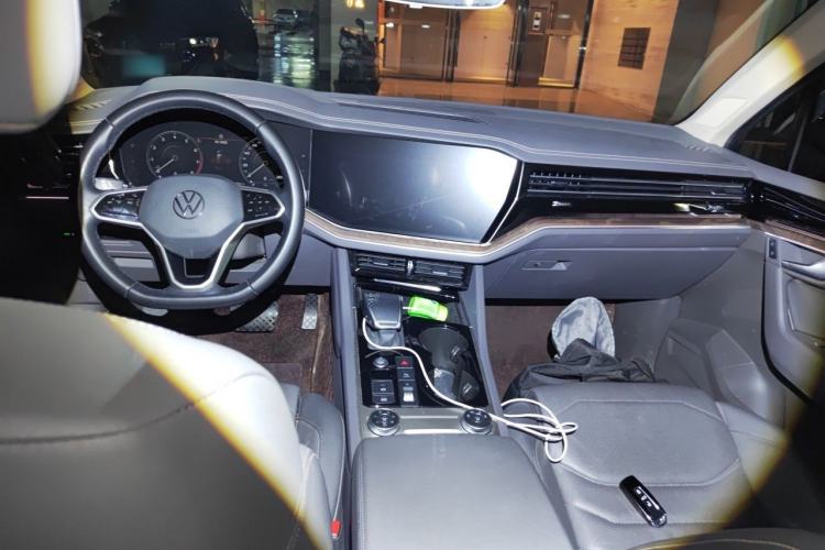 Used Volkswagen Touareg 2021 3.0 TSI Prestige Edition Classic Sport Package Center Console