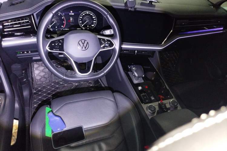 Used Volkswagen Touareg 2021 3.0 TSI Prestige Edition Classic Sport Package Center Console