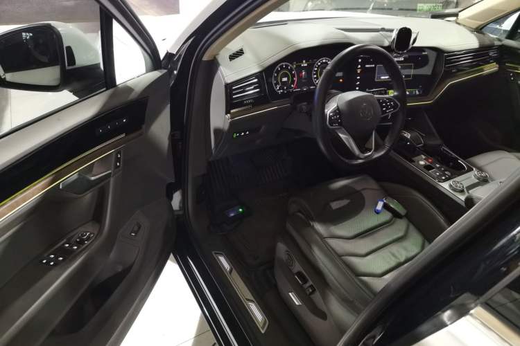 Used Volkswagen Touareg 2021 3.0 TSI Prestige Edition Classic Sport Package Driver Seat