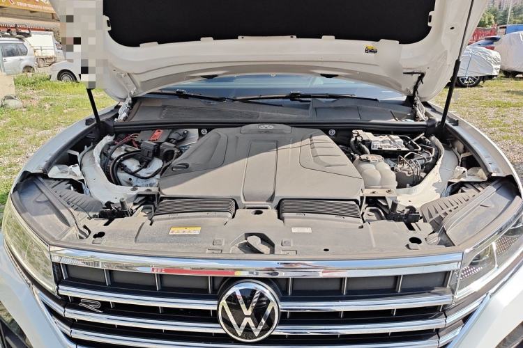 Used Volkswagen Touareg 2021 2.0 TSI RuiShang Edition Engine Bay