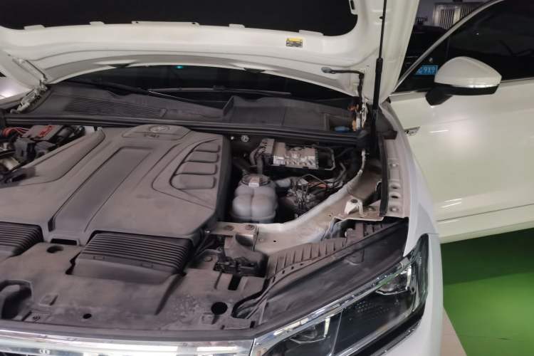 Used Volkswagen Touareg 2021 2.0 TSI RuiShang Edition Engine Bay Left