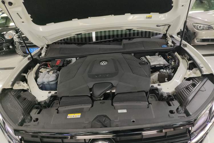Used Volkswagen Touareg 2021 3.0 TSI Luxury Edition Black Diamond Sport Package Engine Bay